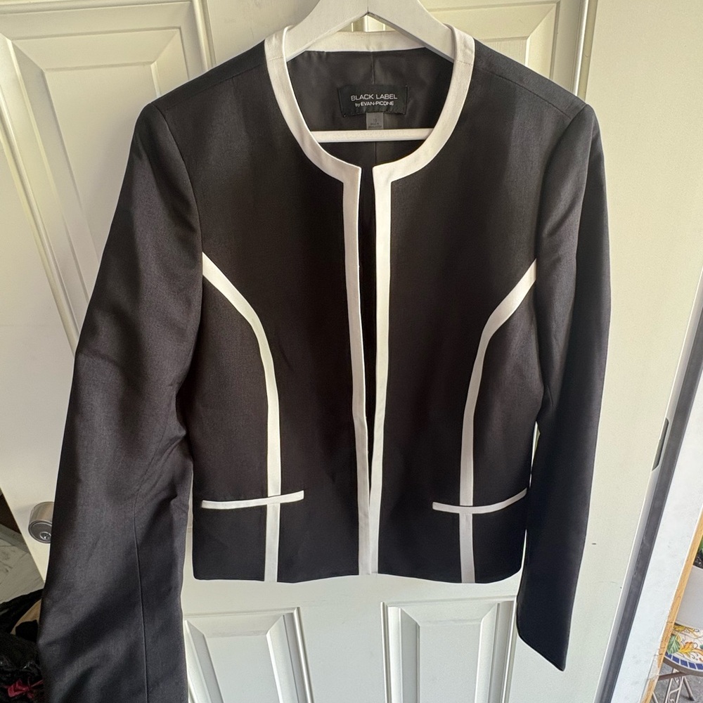 Evan Picone Women's Black Blazer with White Trim